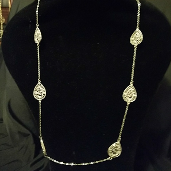 19" silver necklace w/ black crystal stones - Picture 1 of 4
